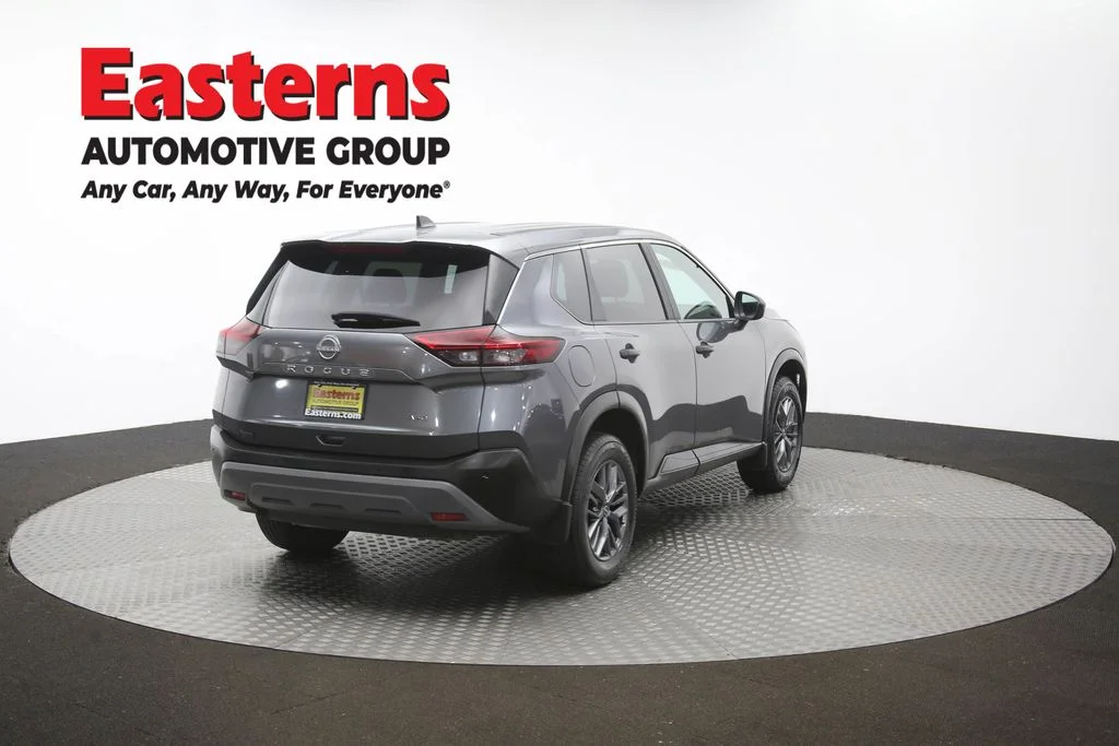 Used 2023 Gray Nissan S image 39