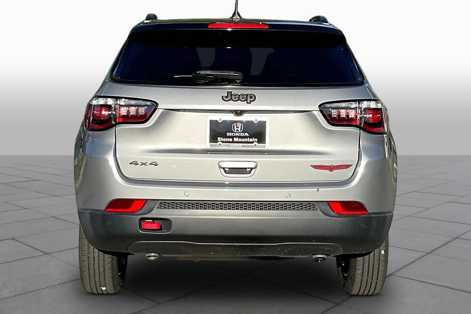 Used 2023 Billet Silver Metallic Clearcoat Jeep Trailhawk image 5