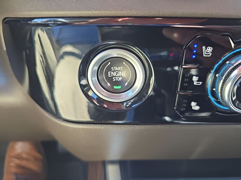 Used 2022  GMC SLT image 20