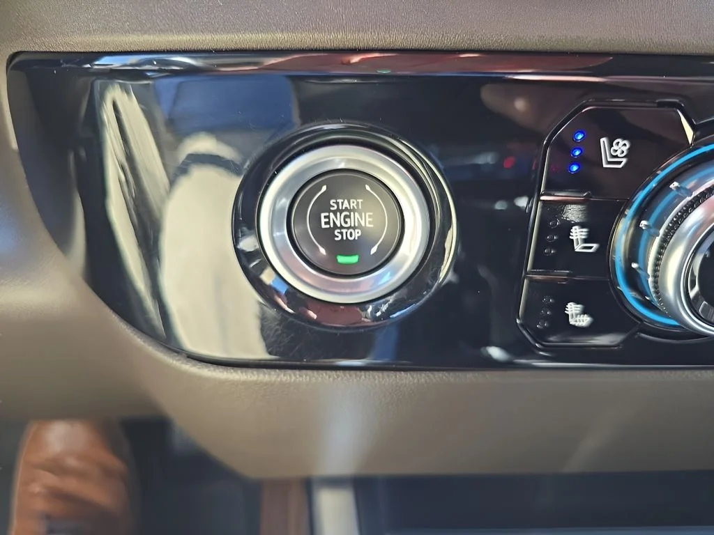 Used 2022  GMC SLT image 20