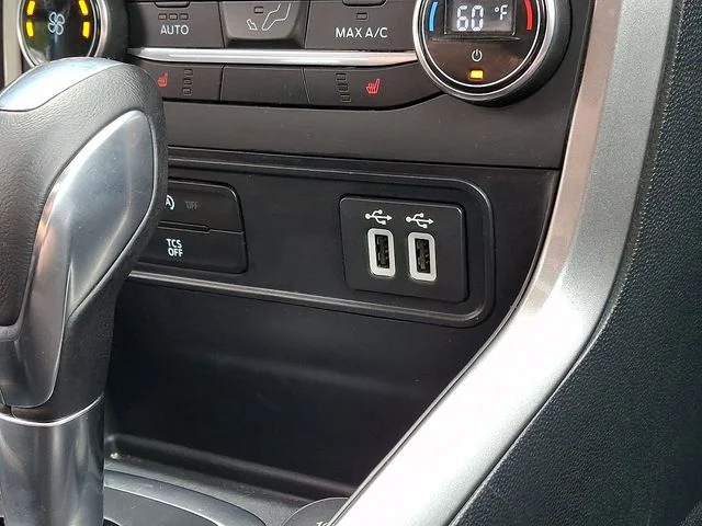 Used 2018 Blue Ford SE image 23