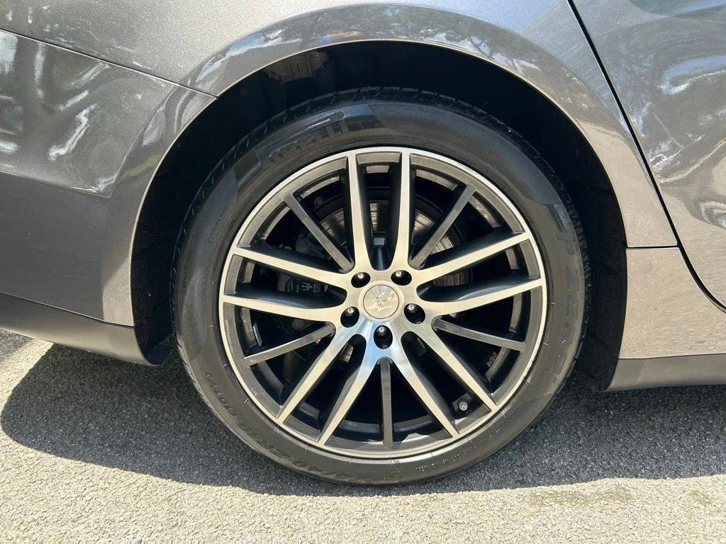 Used 2014 Gray Maserati Base image 22