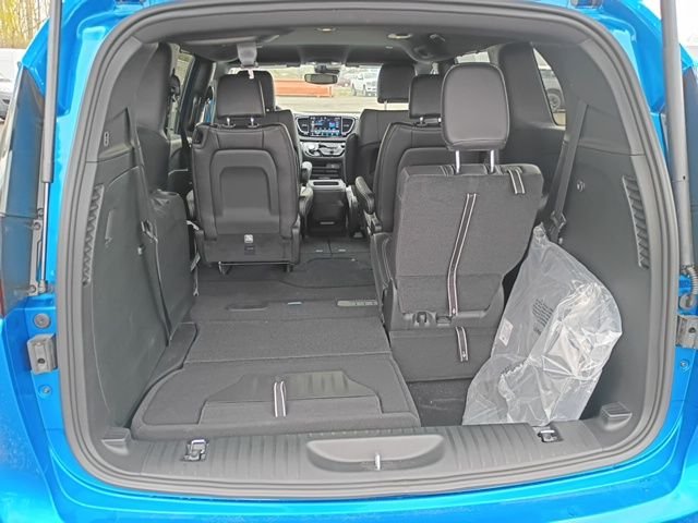 New 2026 Hydro Blue Pearl-Coat Exterior Paint Chrysler Select image 10