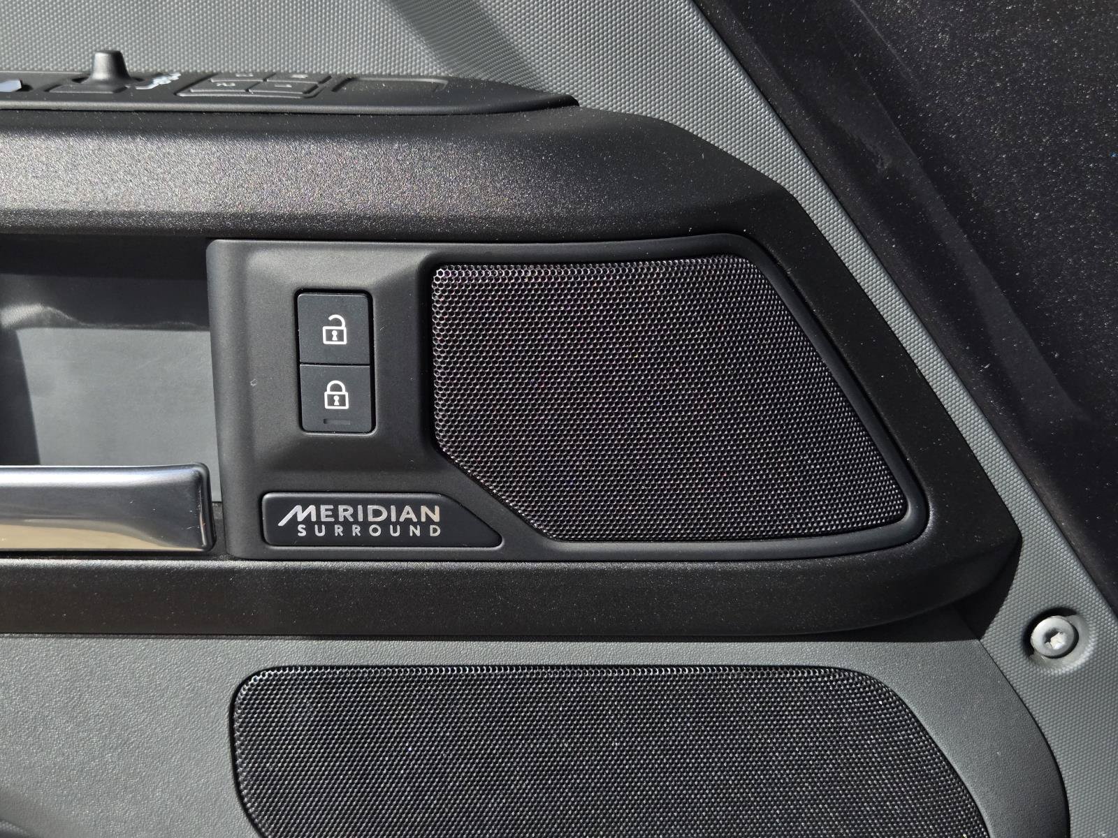 Used 2025 Gray Land Rover V8 image 28