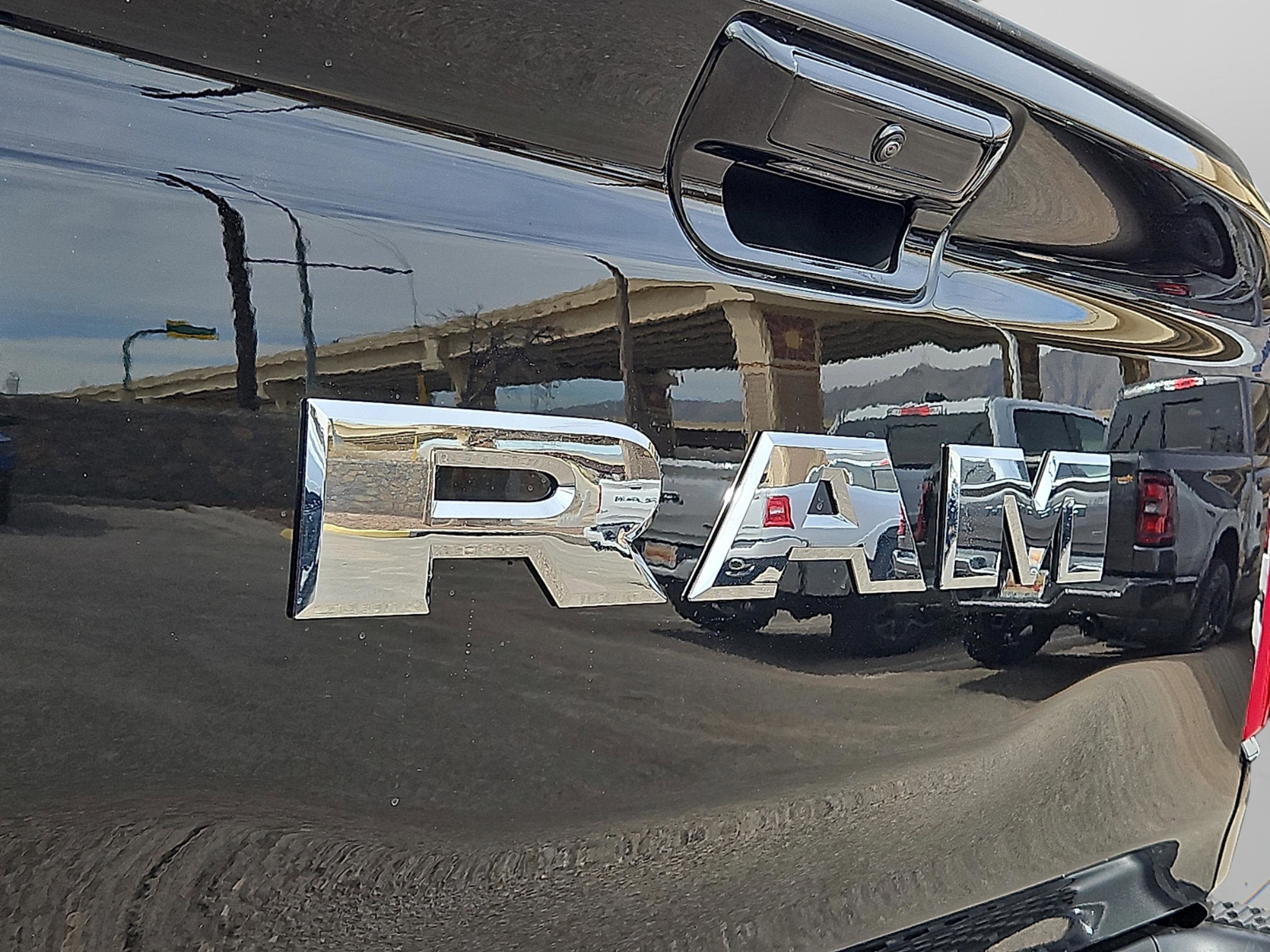 New 2026 Diamond Black Crystal Pearl-Coat Exterior Paint RAM Laramie image 30
