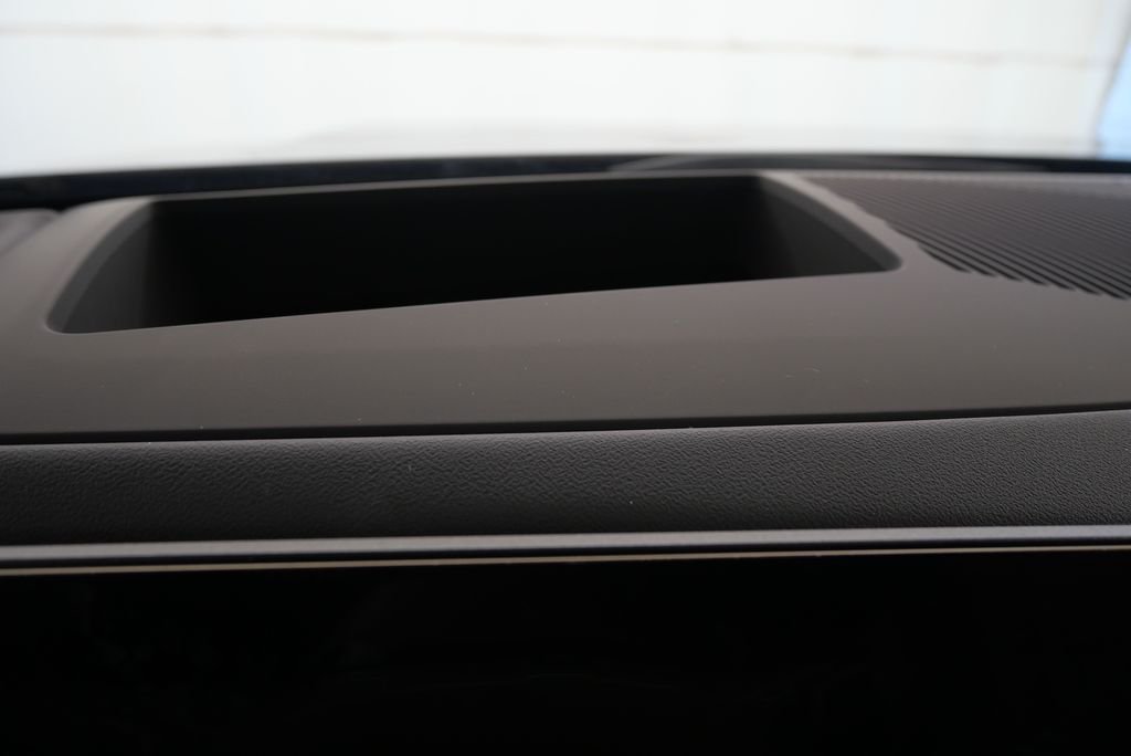 2025 BMW 5 Series 530i - Photo 22