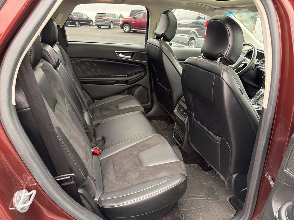 Used 2016  Ford Sport image 22