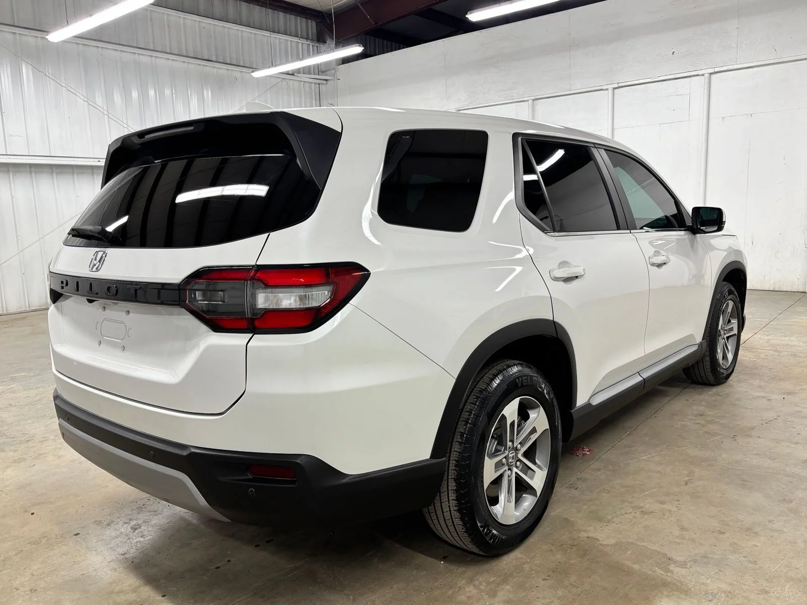 Used 2024 Gray Honda EX-L image 7