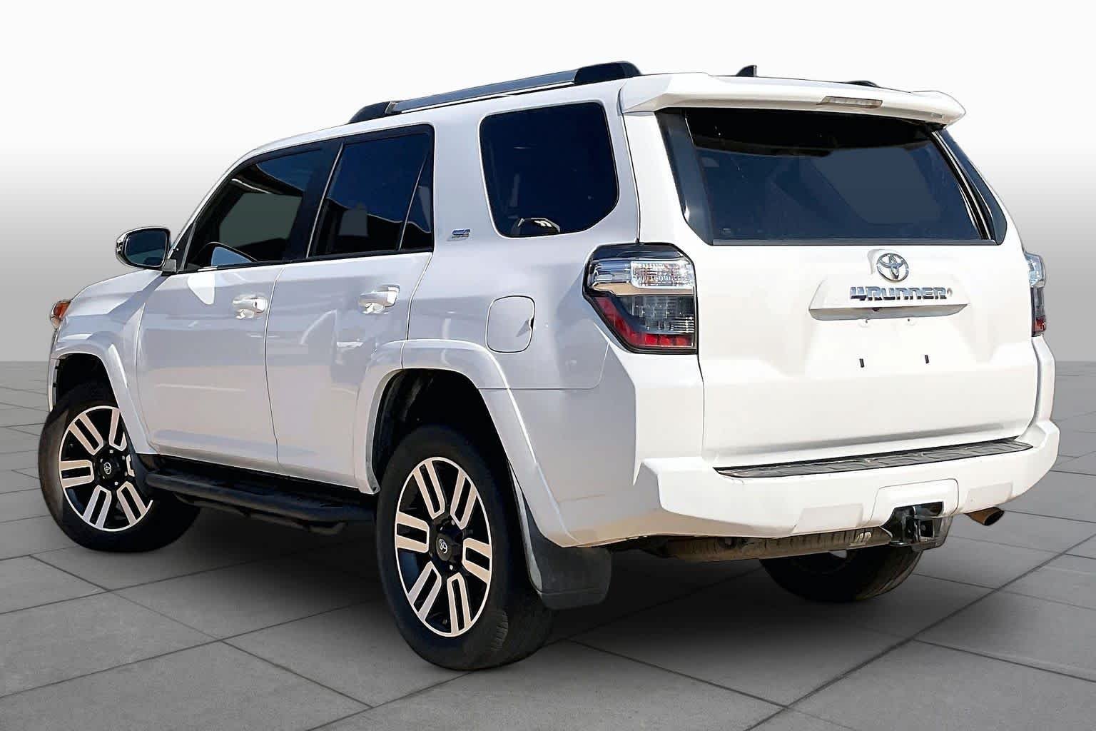 Used 2019 Super White Toyota SR5 image 12