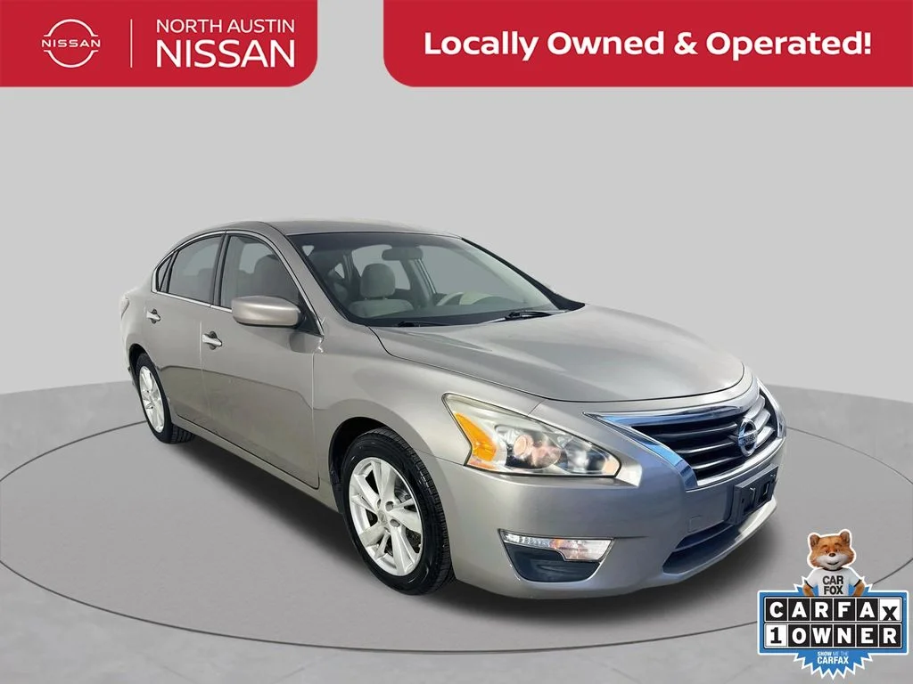 Used 2013 Beige Nissan 2.5 SV image 1