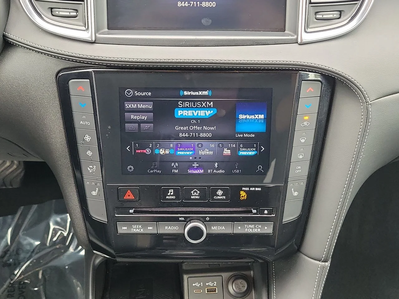 Used 2023 White INFINITI LUXE image 19