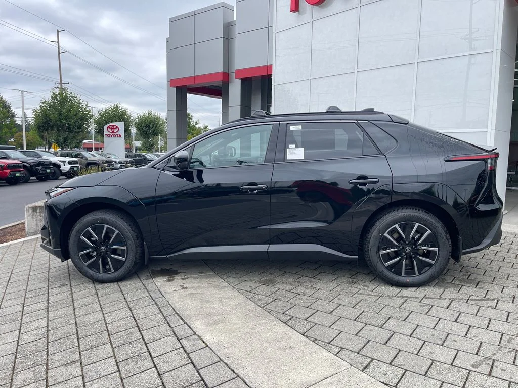 New 2026 Midnight Black Metallic Toyota XLE image 2
