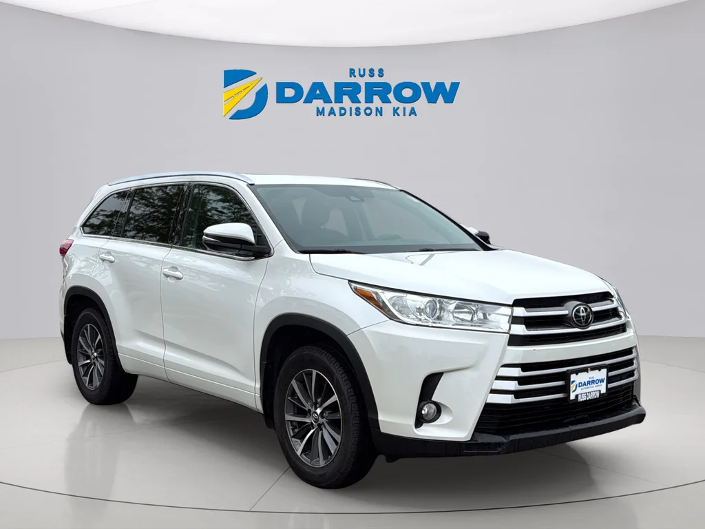 Used 2017 Blizzard Pearl Toyota XLE image 7