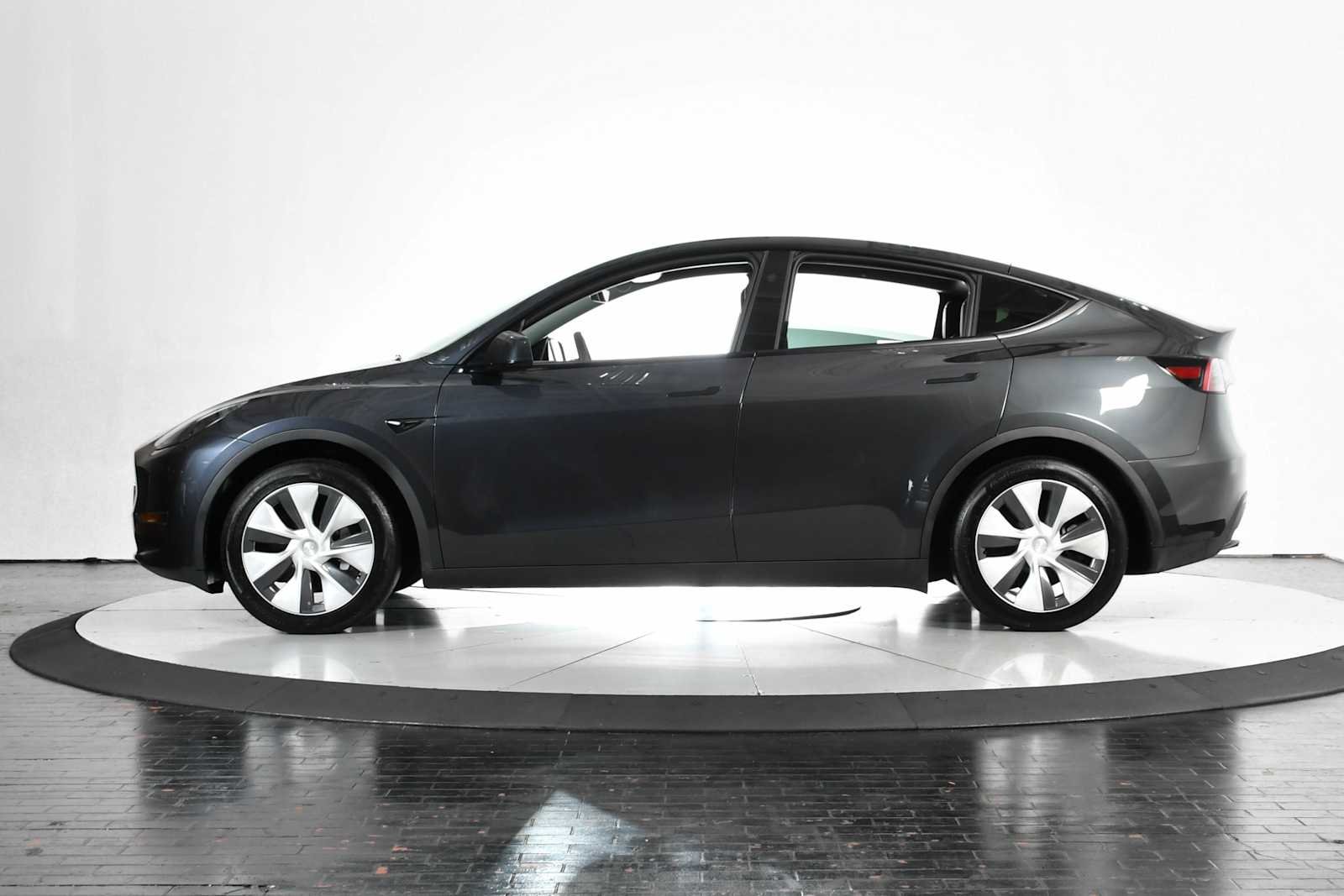 Used 2024 Tesla Model Y Long Range with VIN 7SAYGDEDXRF034093 for sale in Dallas, TX