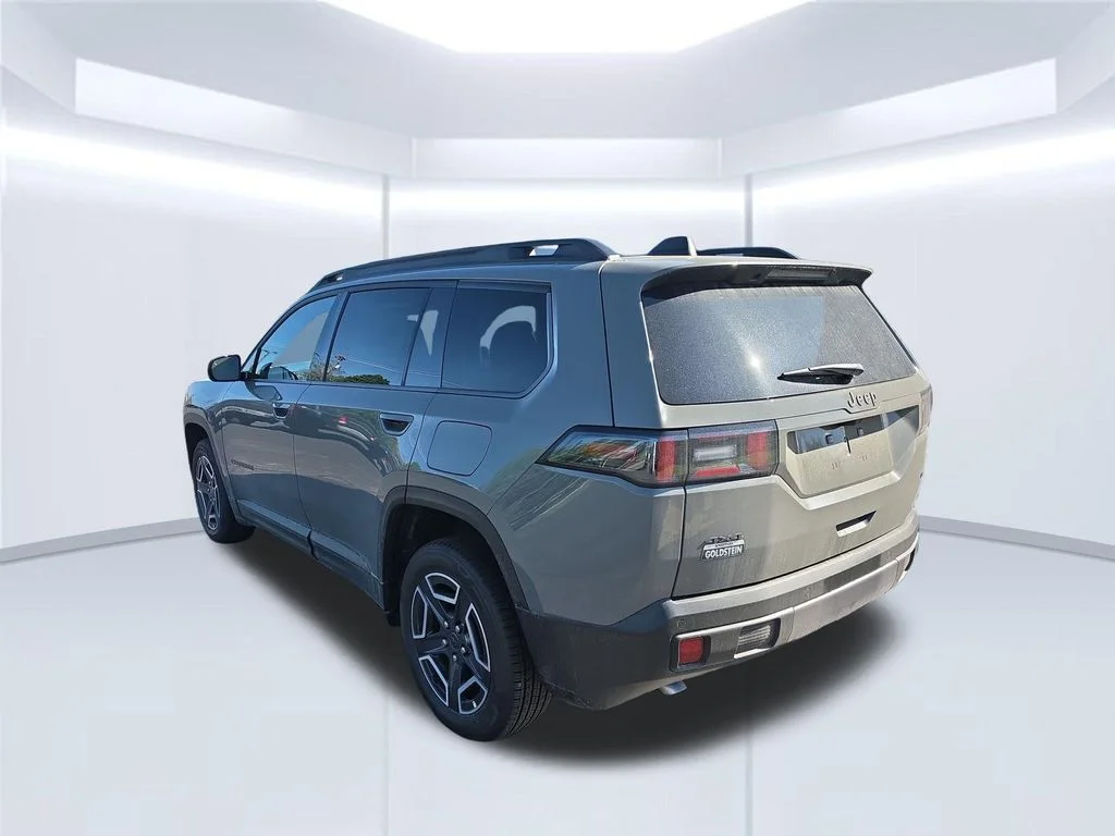 New 2026 Sting-Gray Clear-Coat Exterior Paint Jeep Limited image 3
