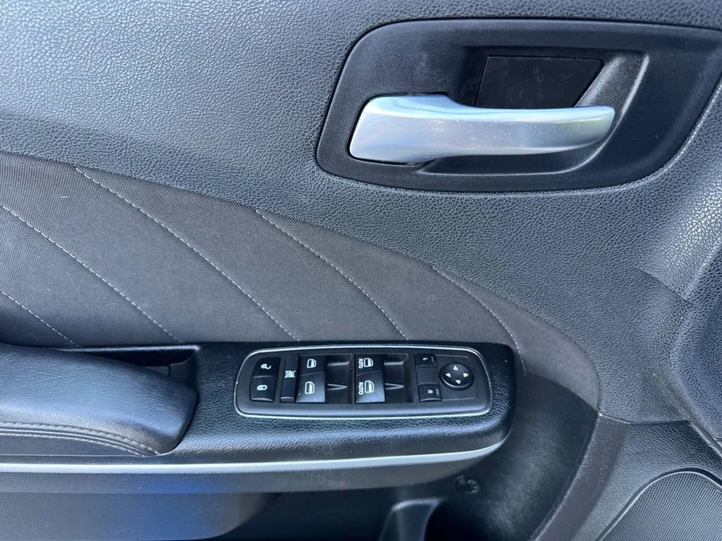 Used 2022 White Dodge SXT RWD image 10