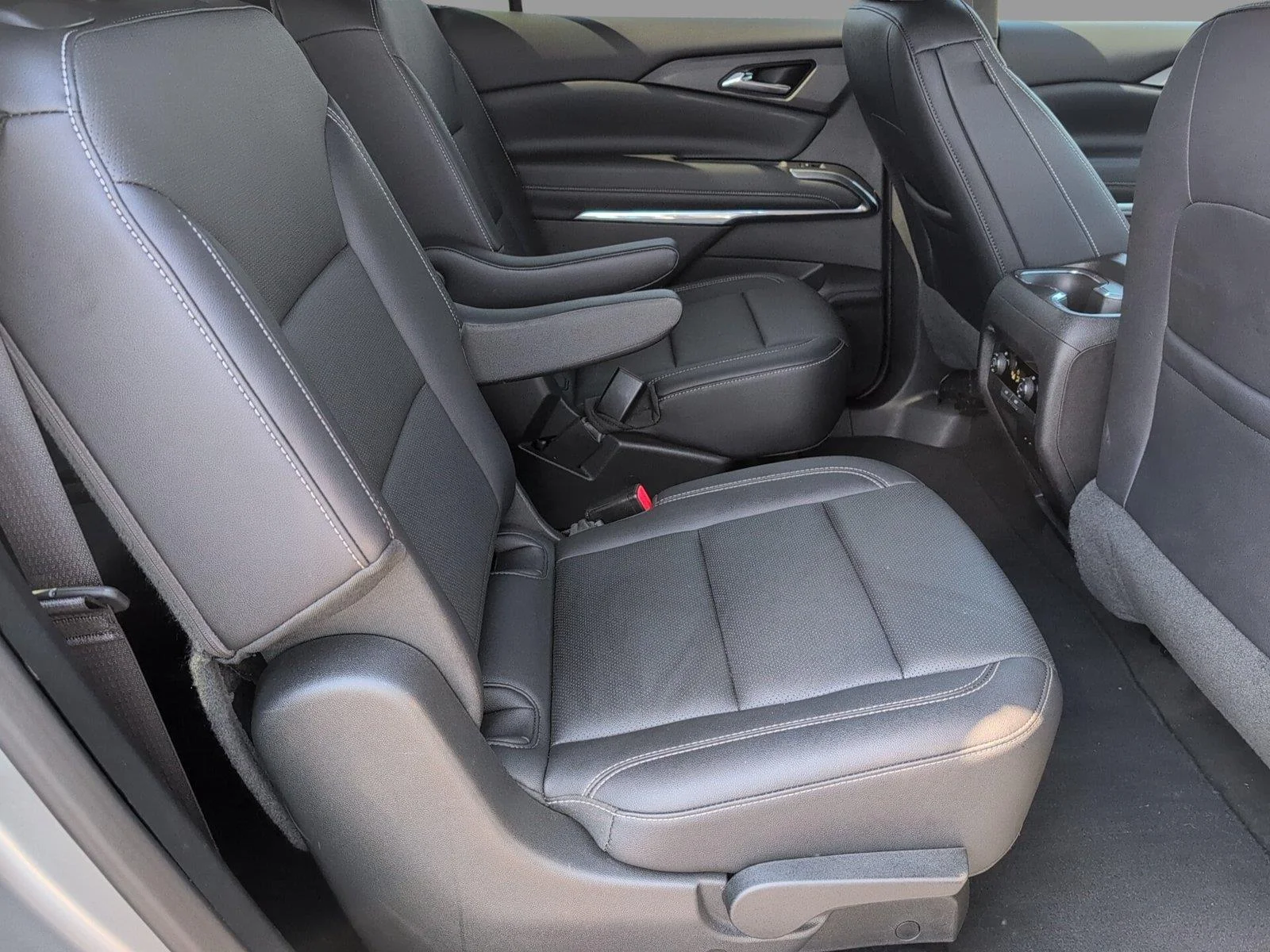Used 2025 Sterling Gray Metallic Chevrolet LT image 39