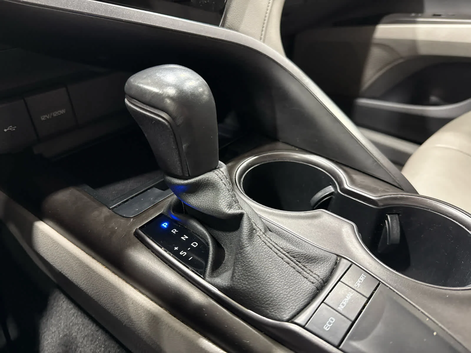 2023 Toyota Camry SE - Photo 25