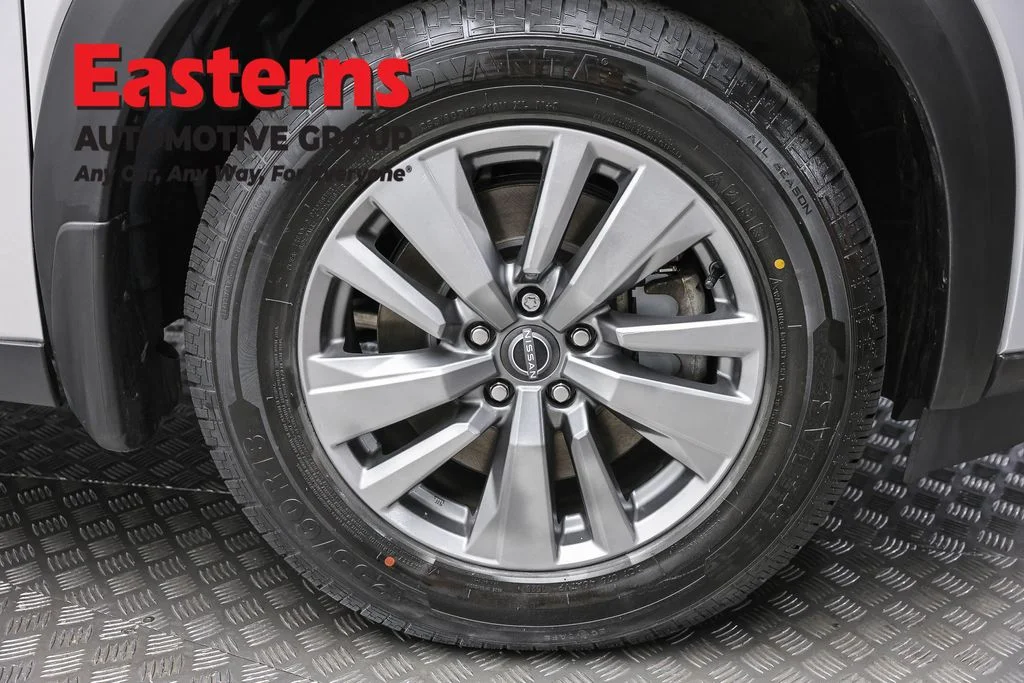 Used 2023 Silver Nissan S image 30
