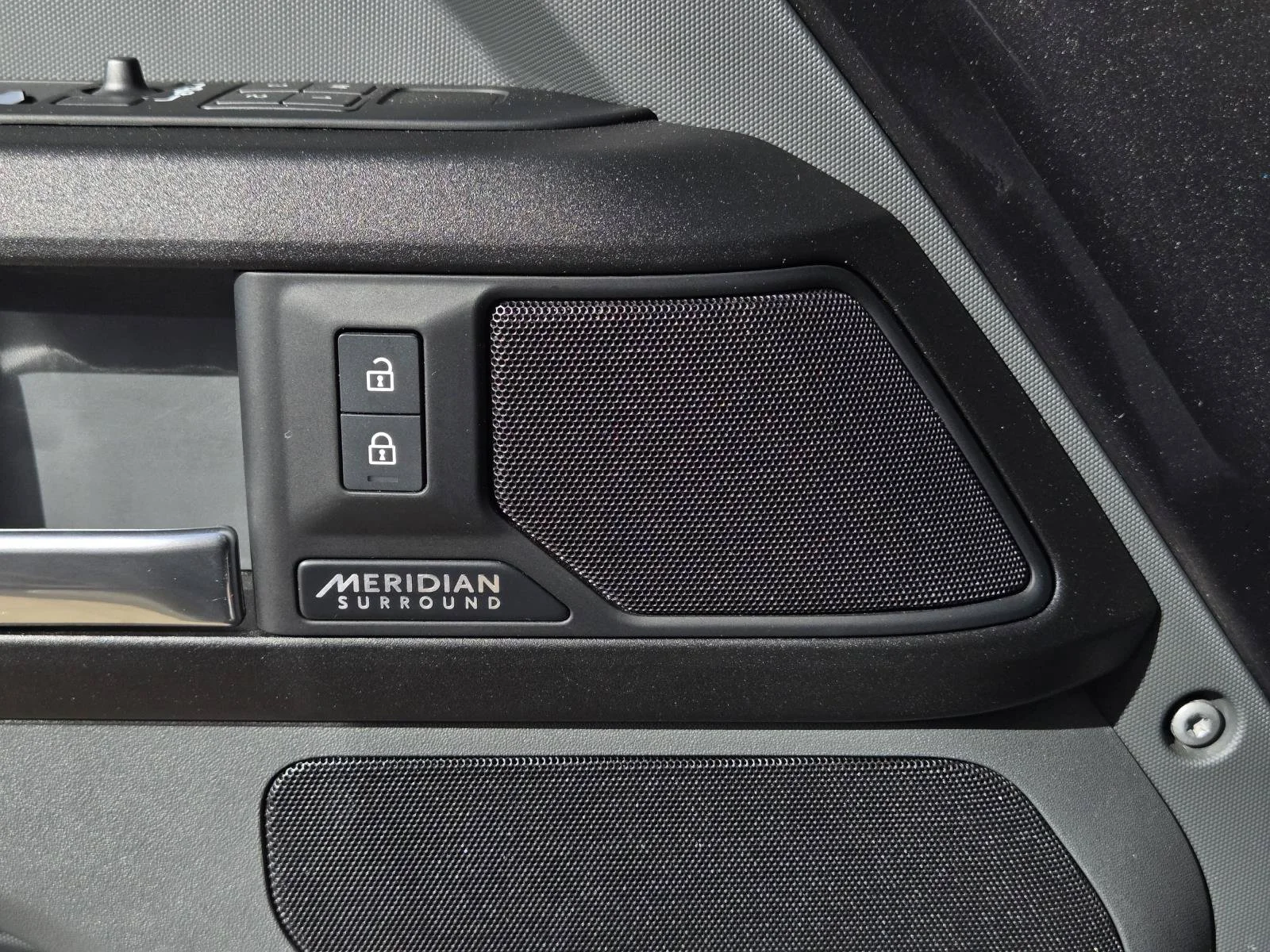 Used 2025 Gray Land Rover V8 image 28