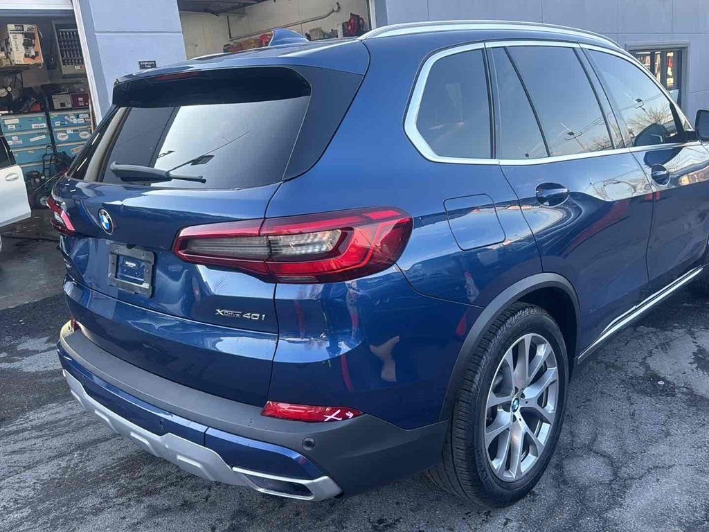 Used 2020 Blue BMW xDrive40i image 4