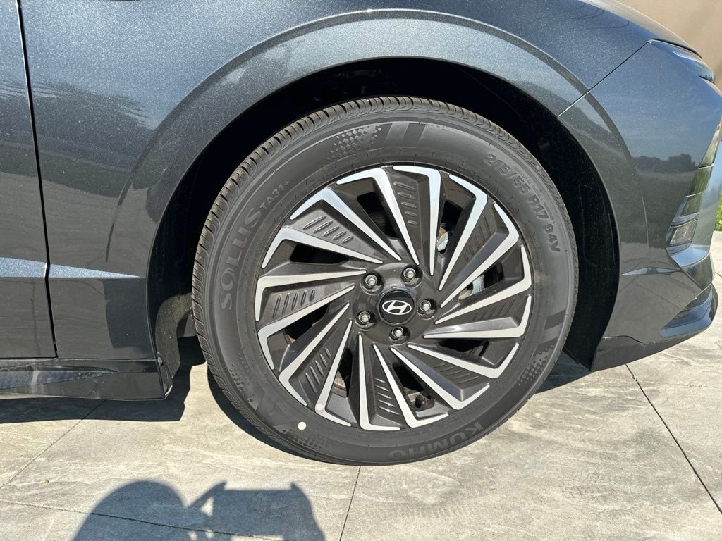 New 2026 Gray Hyundai SEL image 6