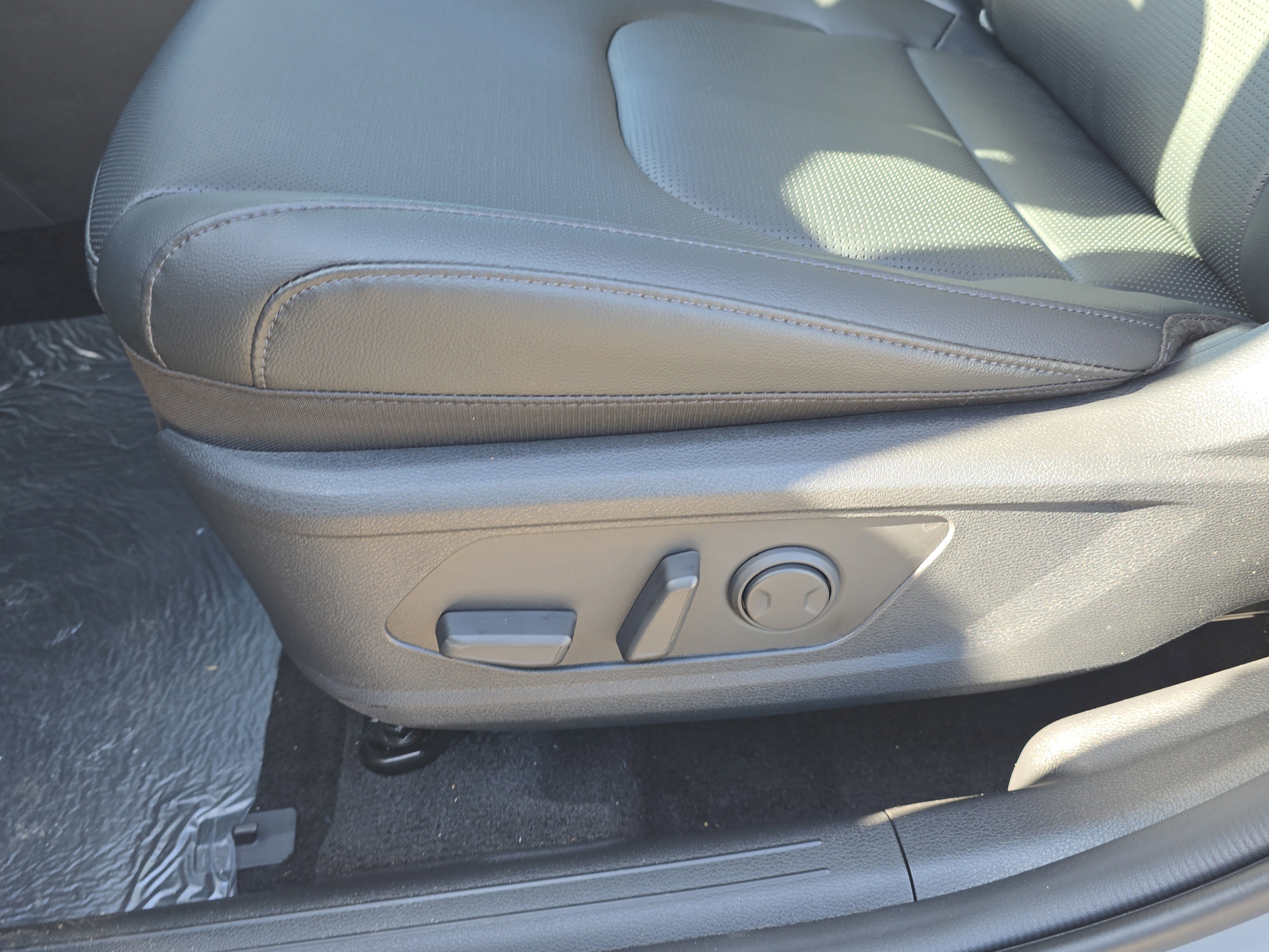 New 2026 Wolf Gray Kia EX image 21