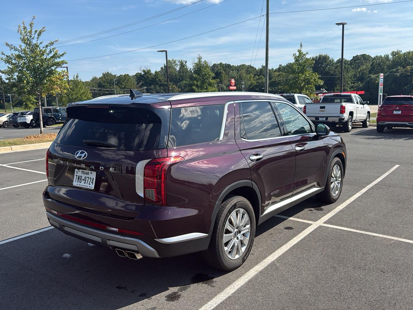 Used 2024 Sierra Burgundy Hyundai SEL 7P image 5