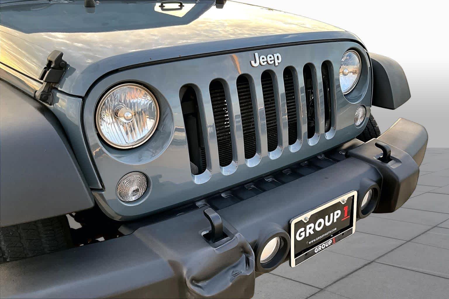 Used 2015 Anvil Clearcoat Jeep Sport image 29