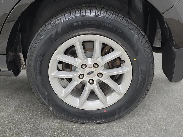 Used 2014 Tuxedo Black Metallic Ford SE image 29