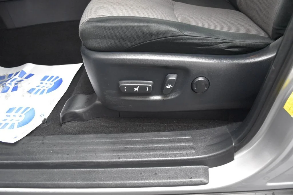 Used 2020 Silver Toyota SR5 image 17