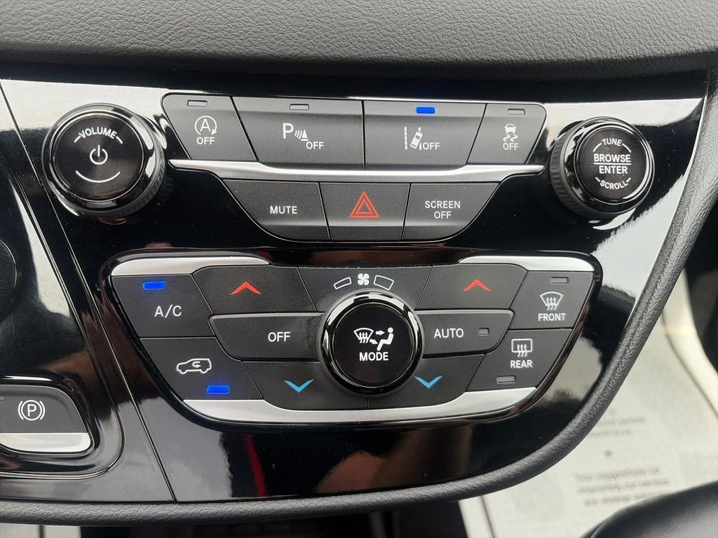 Used 2026 White Chrysler Select image 18
