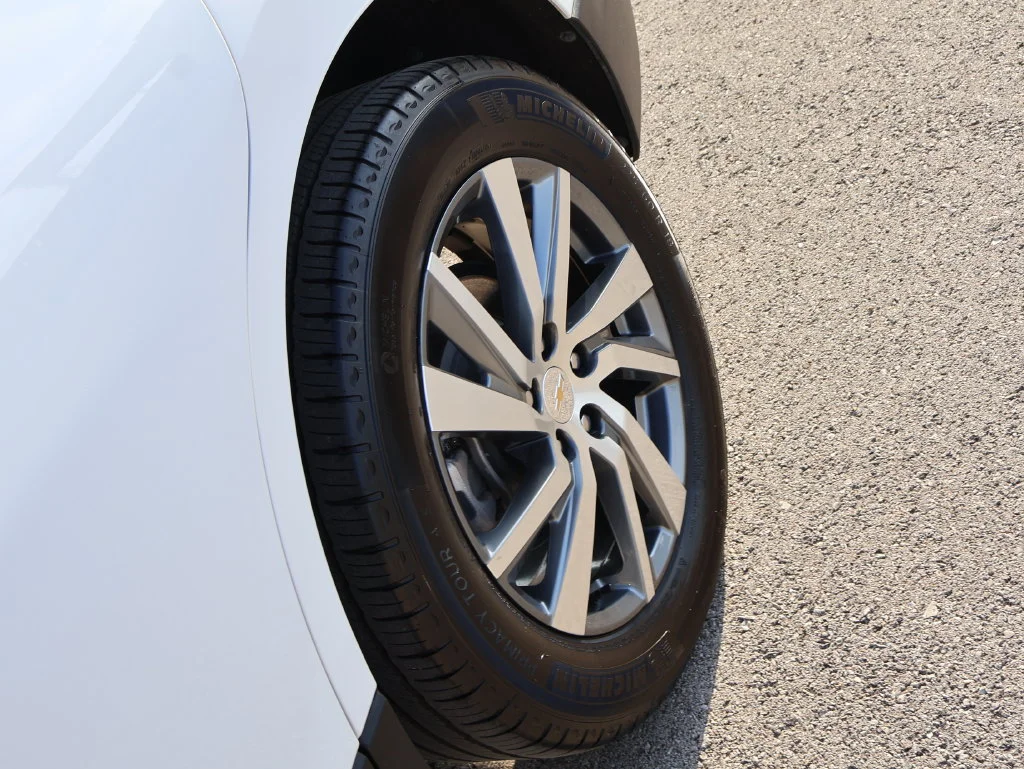 Used 2024 White Chevrolet Premier image 39