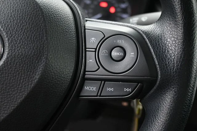 2025 Toyota Corolla LE - Photo 29