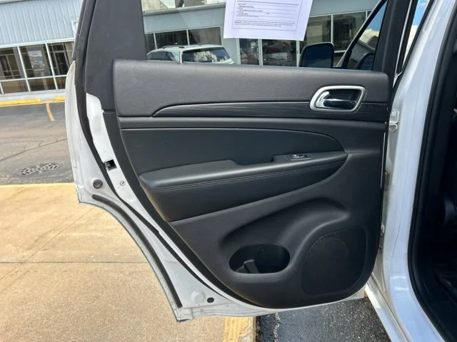 Used 2019 Bright White Clearcoat Jeep Altitude image 19