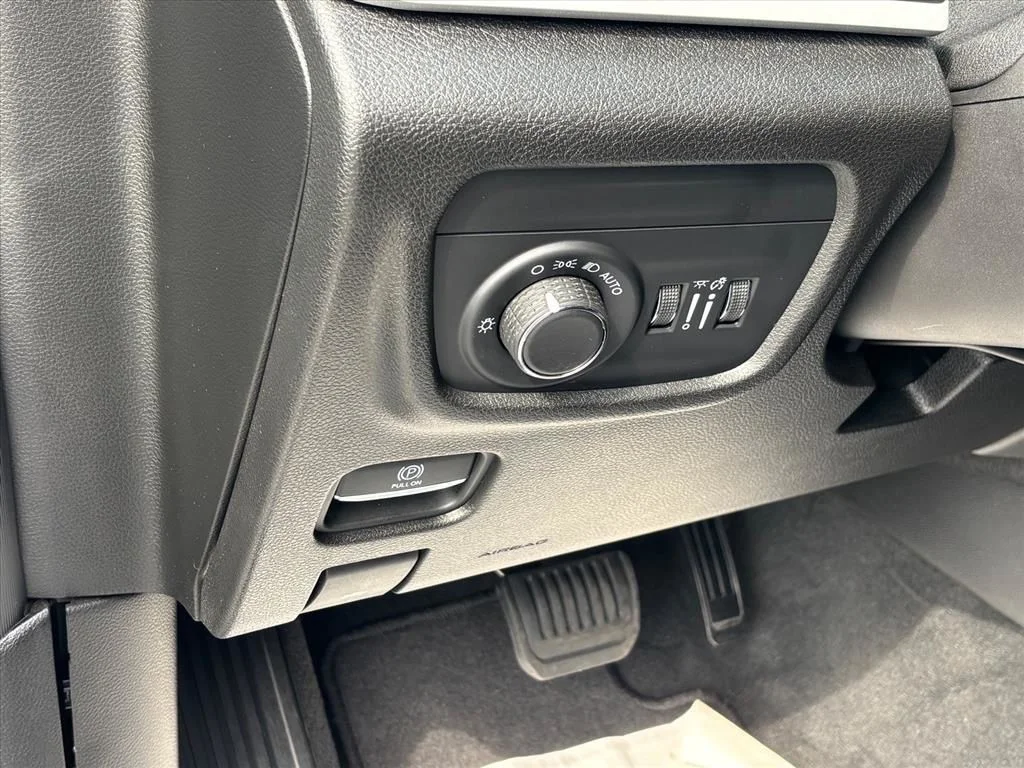 Used 2023 White Jeep Altitude X image 9