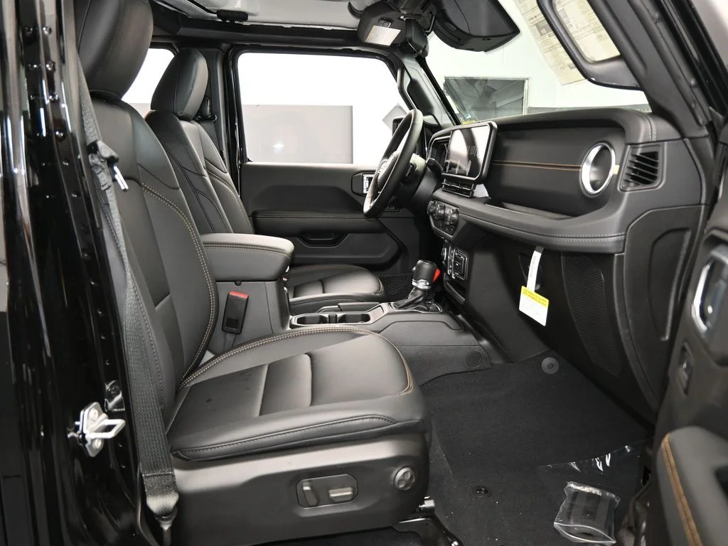 New 2026 Black Clear-Coat Exterior Paint Jeep Sahara image 39