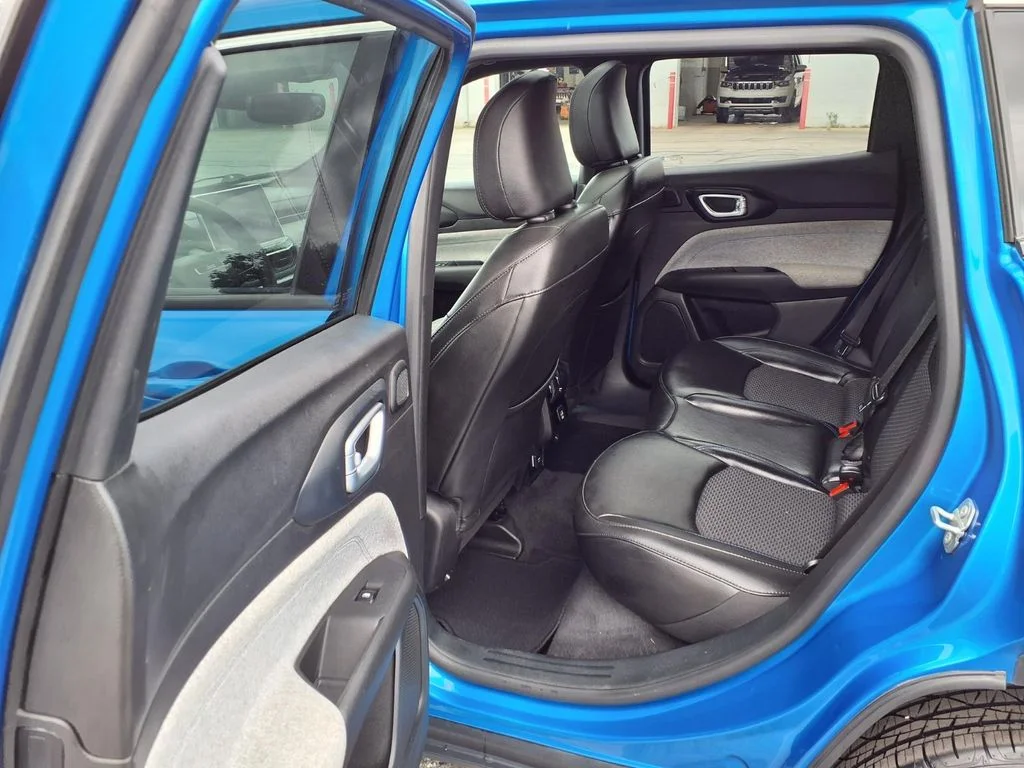 Used 2023 Blue Jeep Latitude image 26