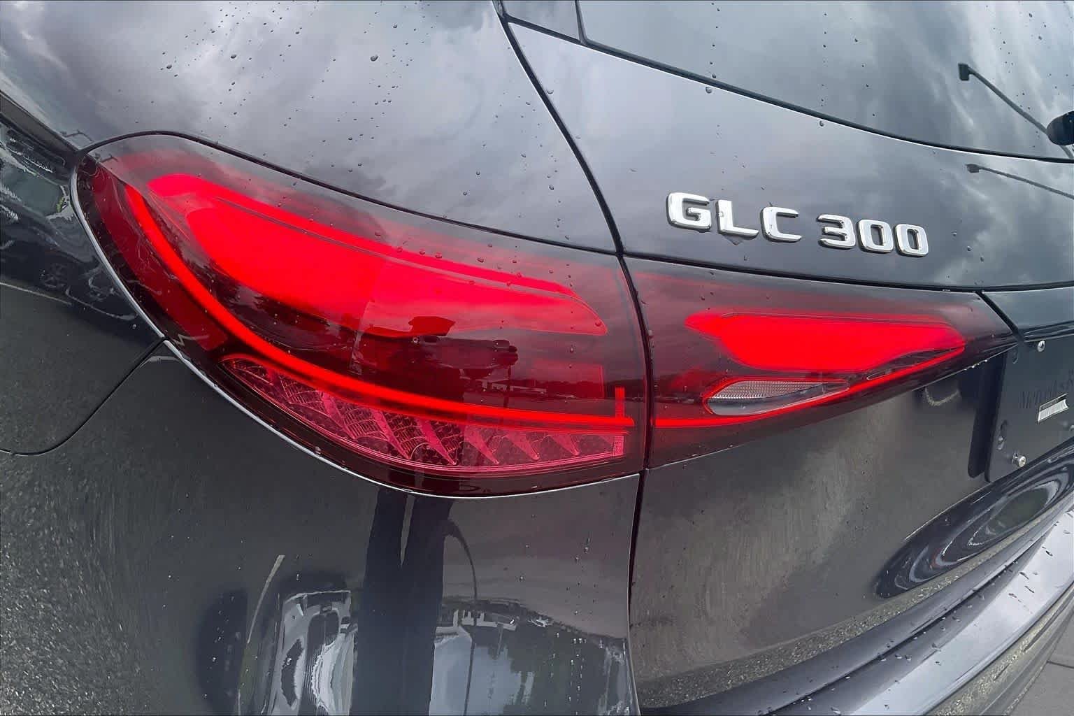 Used 2024 Graphite Grey Metallic Mercedes-Benz GLC 300 image 27