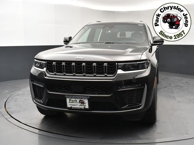 New 2026 Diamond Black Crystal Pearl-Coat Exterior Paint Jeep Limited image 2