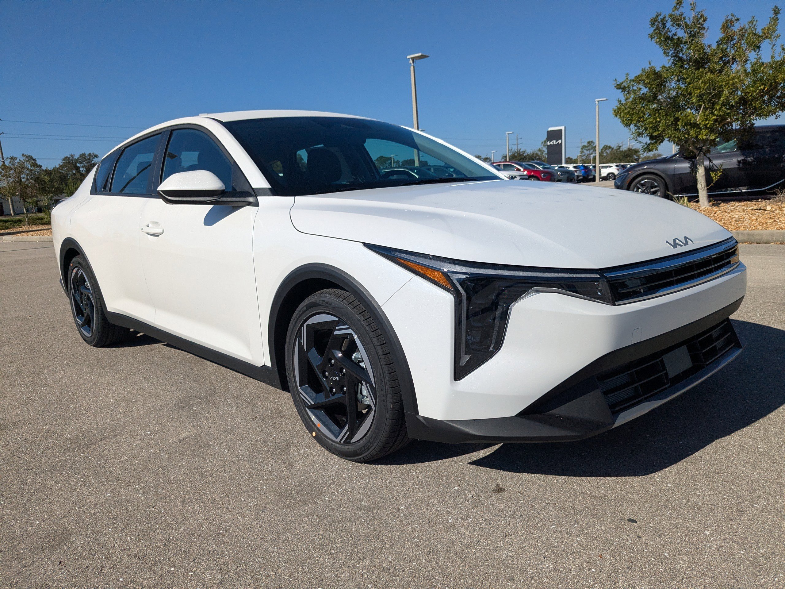 New 2025 Snow White Pearl Kia EX image 36