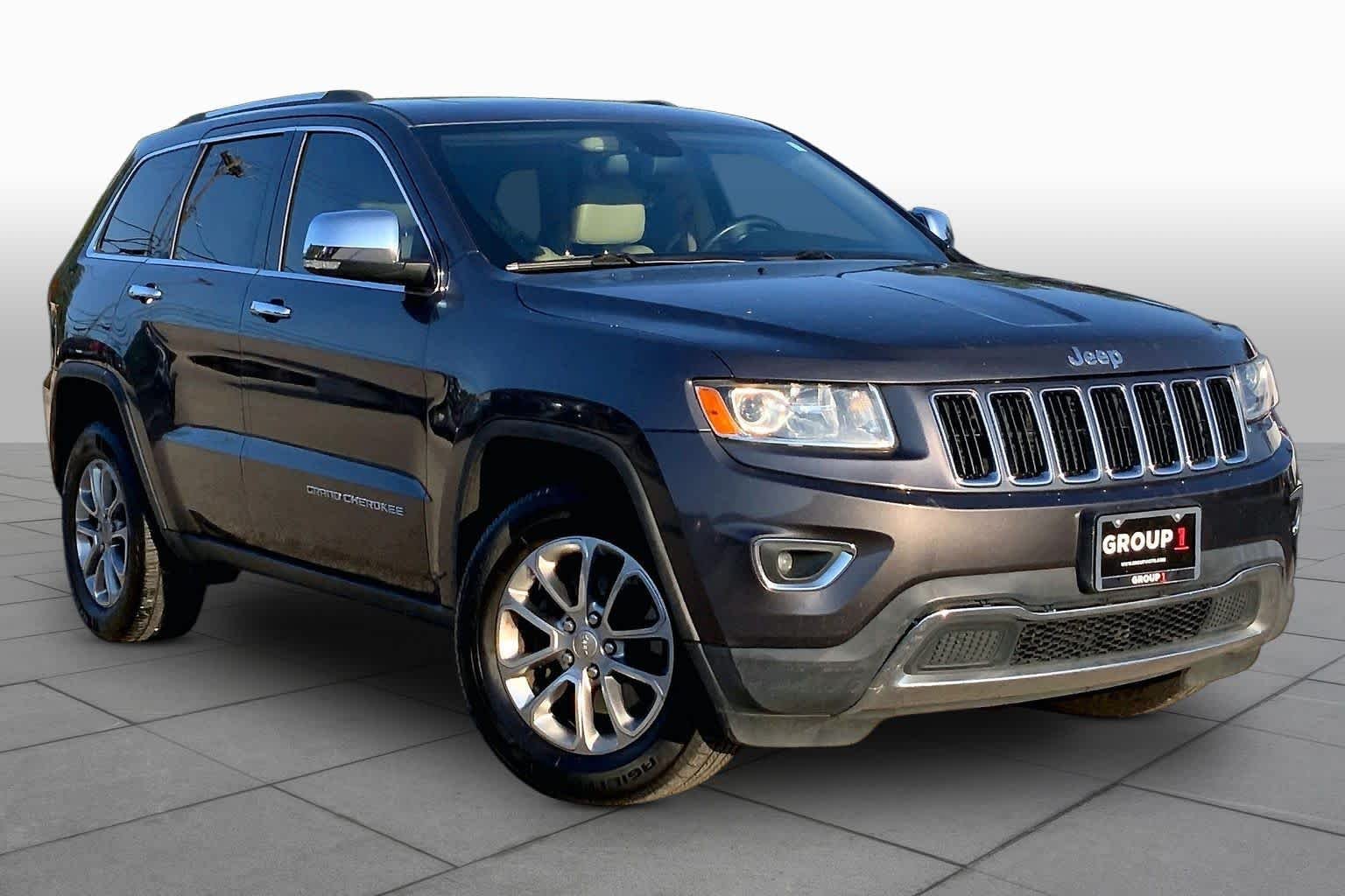 Used 2015 Granite Crystal Met. Clear Coat Jeep Limited image 3