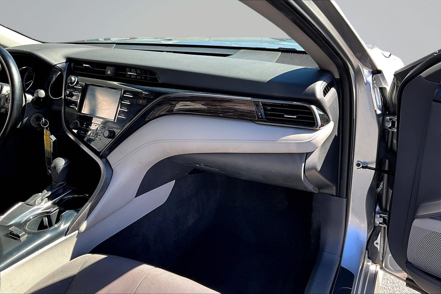 Used 2019 Silver Toyota LE image 22