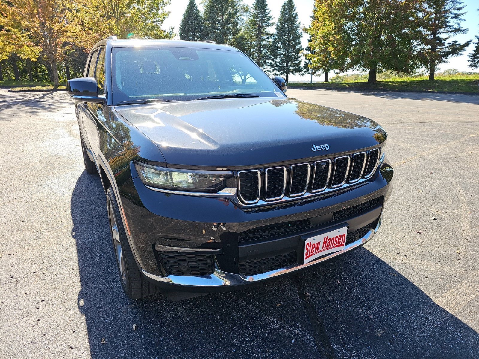 Certified Used 2023 Diamond Black Crystal Pearlcoat Jeep Limited image 7
