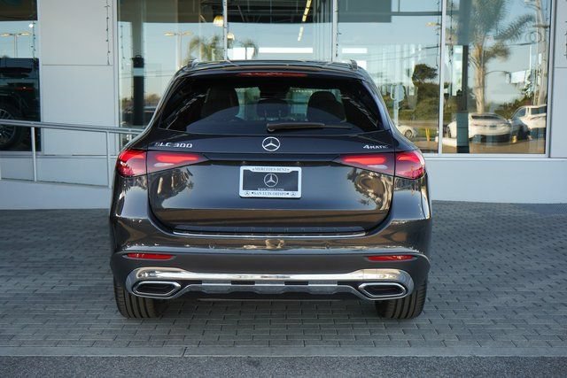 New 2026 Graphite Grey Metallic Mercedes-Benz GLC 300 image 40