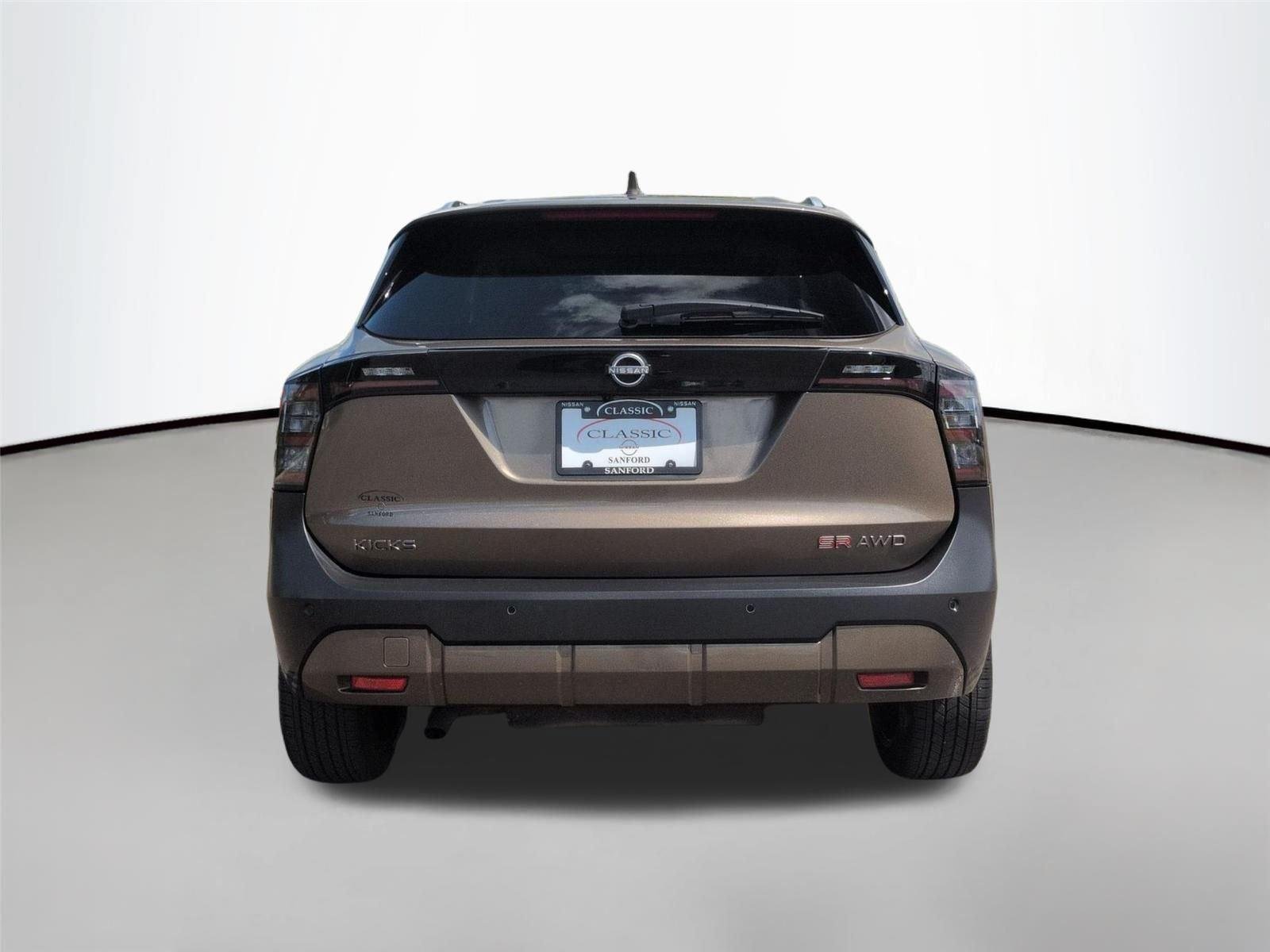 Used 2025 Canyon Bronze Metallic Nissan SR image 4