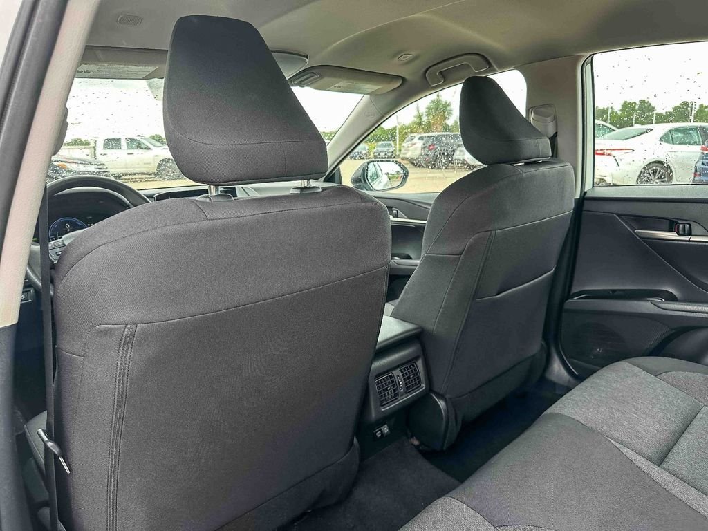 Used 2025 White Toyota LE image 17