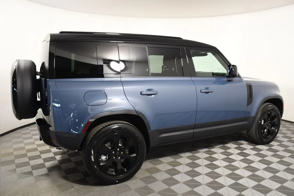 New 2026 Tasman Blue Land Rover S image 7