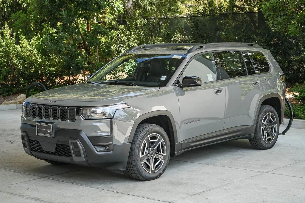 New 2026 Sting-Gray Clearcoat Jeep Limited image 3