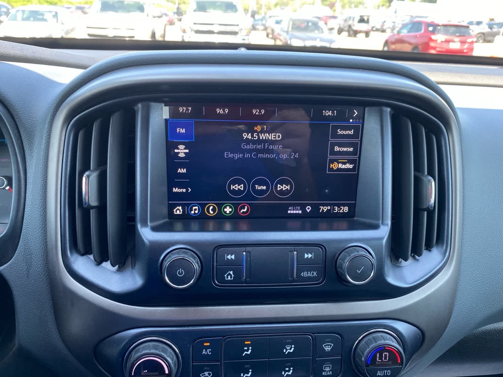 Used 2019 BLACK Chevrolet 4WD Z71 image 25